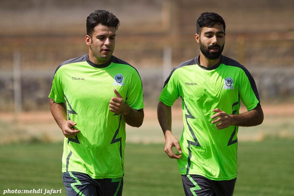 اتفاقی عجیب/ شیرزادی از عکس یادگاری با پیراهن پارس تا حضور در تمرینات شاهین شهرداری