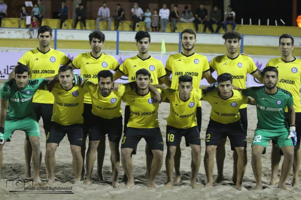 پایان رقابتهای لیگ برتر فوتبال ساحلی/ گلسا پوش جام قهرمانی را در بوشهر بالای سر برد پایان رقابتهای لیگ برتر فوتبال ساحلی/ گلسا پوش جام قهرمانی را در بوشهر بالای سر برد