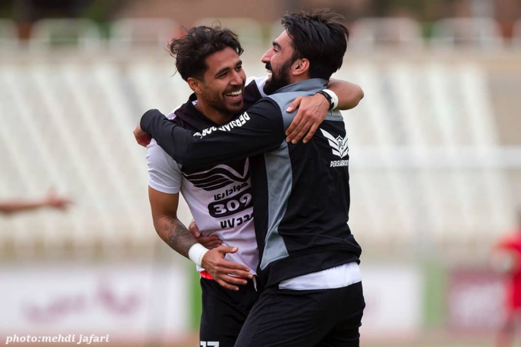 خبر روز:با وجود وعده های داده شده برای حل مشکلات شاهین شهرداری ،اسپانسر و گروه اقتصادی یکشنبه به بوشهر نیامد!