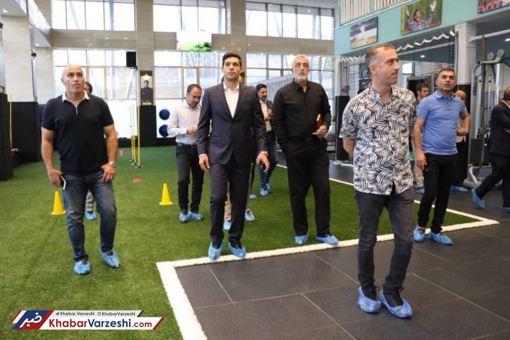 مریبان شاهین شهرداری و پارس جنوبی جم در کنار یکدیگر+تصاویر