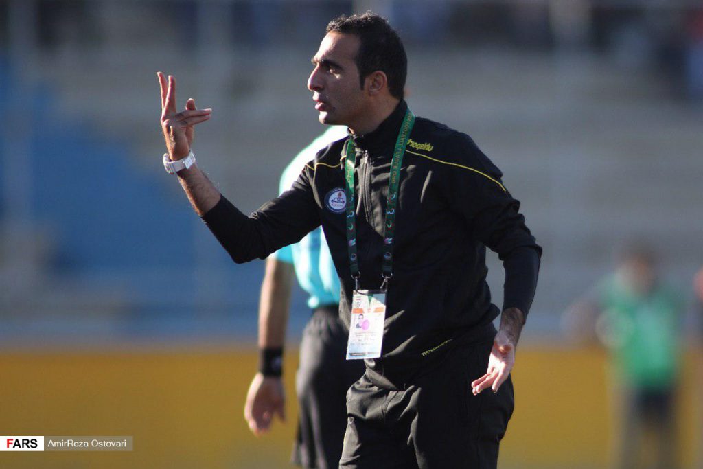 جم رتبه مربی پارس جنوبی جم:داوران به رنگ پیراهن تیم‌ها دقت می‌کنند/ توپی که اوت بود برای پرسپولیس گل شد