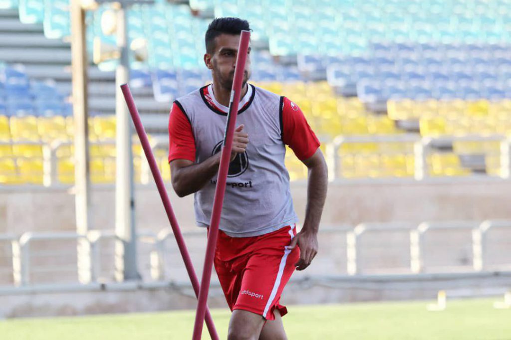 تلاش ماهینی برای بازگشت در دربی (عکس) تلاش ماهینی برای بازگشت در دربی (عکس)