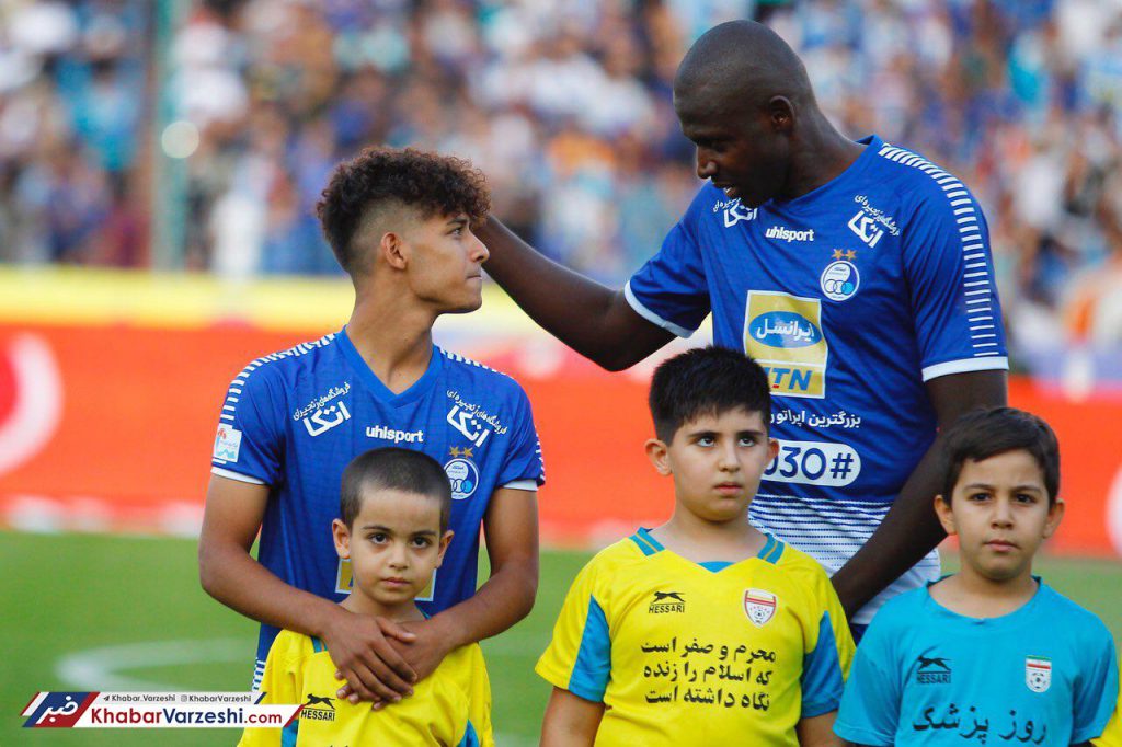 تصاویر:حسرت بوشهری های استقلال پس از تساوی مقابل فولاد