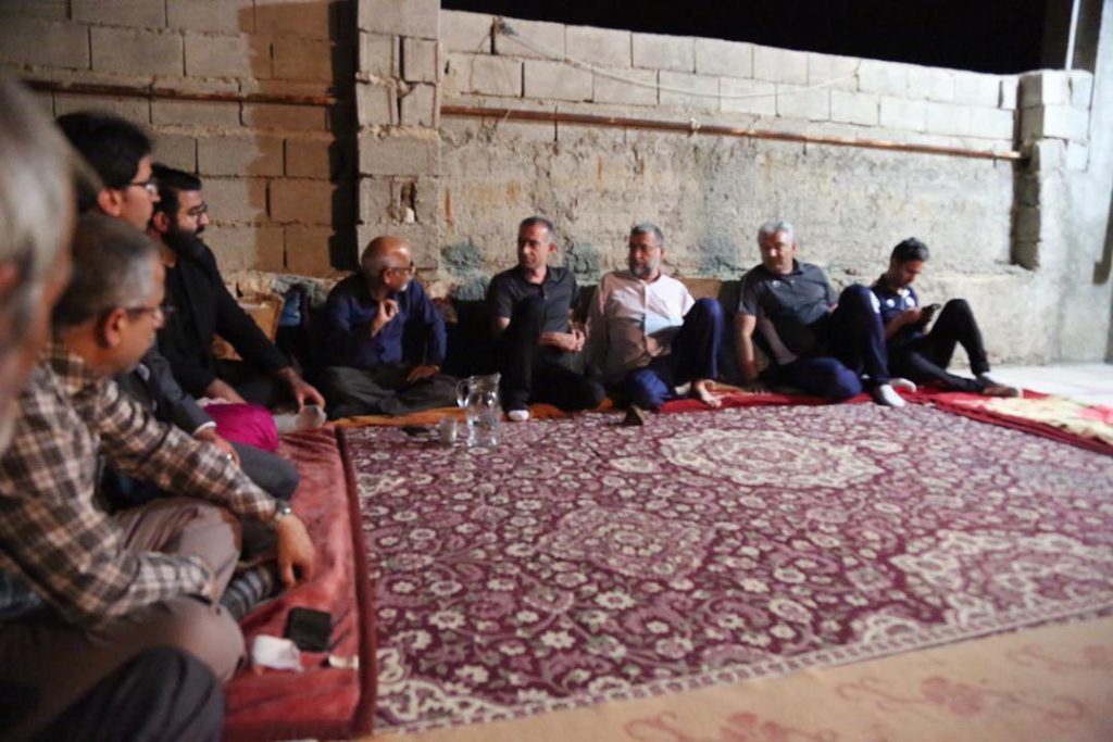 کمالوند و پارسی‌ها در منزل هوادار متوفی پارس(عکس)