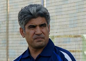 محمود خرمزی سرمربی شهید باقری گویم در لیگ سه شد